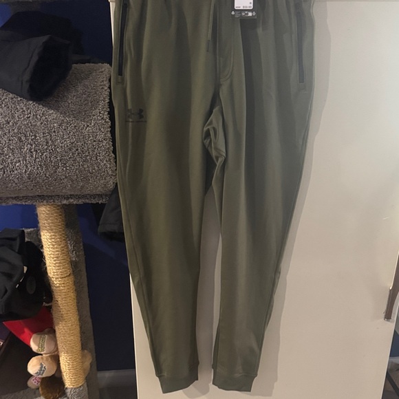 Under Armour Green Joggers with Zippered Pockets - Picture 3 of 5